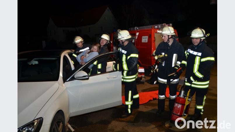 Die Oberlinder Feuerwehrkräfte werden unmittelbar an der Autobahn A6 gelegen immer wieder zu besonders schweren Einsätzen gerufen, wie die Vergangenheit zeigte. Kommandant Markus Kindl lässt nicht locker, seine Einsatzkräfte ausgiebig zu schulen. Bild: dob