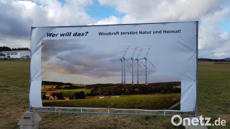 Nach den Überlegungen der Bürgerinitiative würde es bei Installation der fünf Windräder auf dem Bromberg so aussehen. Bild: gi