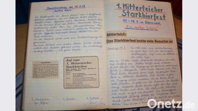 Willi Schneider hat für den Burschenverein alles genau festgehalten. In der Chronik finden sich seine Anmerkungen ebenso wie Original-Zeitungsausschnitte. Bild: jr
