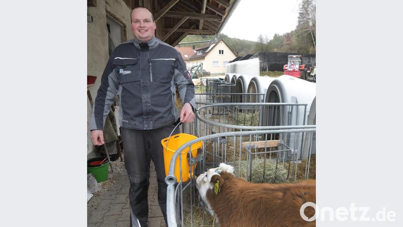 Landwirt Michael Schmid aus Heimhof sucht eine Frau, die nicht beim Volksbegehren &quot;Rettet die Bienen&quot; unterschrieben hat. Bild: Wolfgang Steinbacher