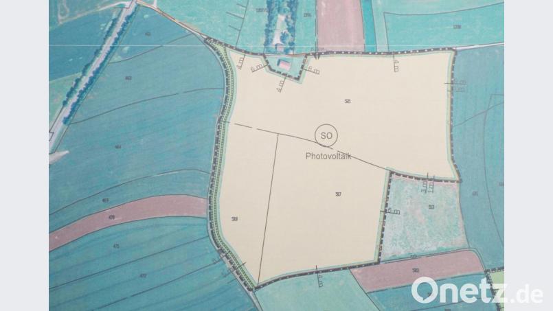Plan der Solaranlage (gelb): Links die AS 2 Richtung Amberg. Die Anlage soll unmittelbar an der Stadtgrenze beginnen. Bild: e