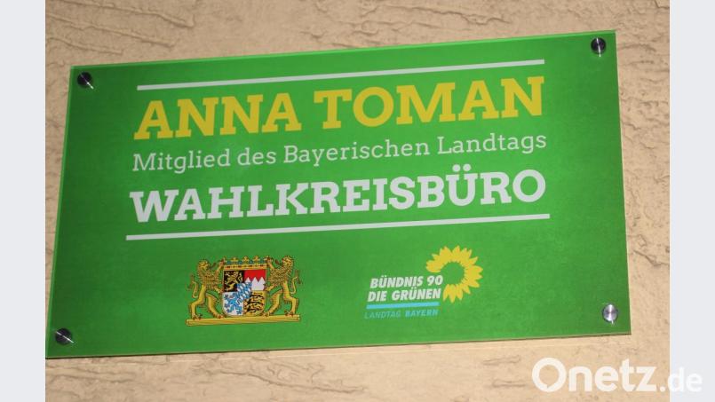 Dieses Schild ziert von nun an den Eingang des Wahlkreisbüros in der Philipp-Mühlmayer-Straße 9. Bild: Susanne Forster