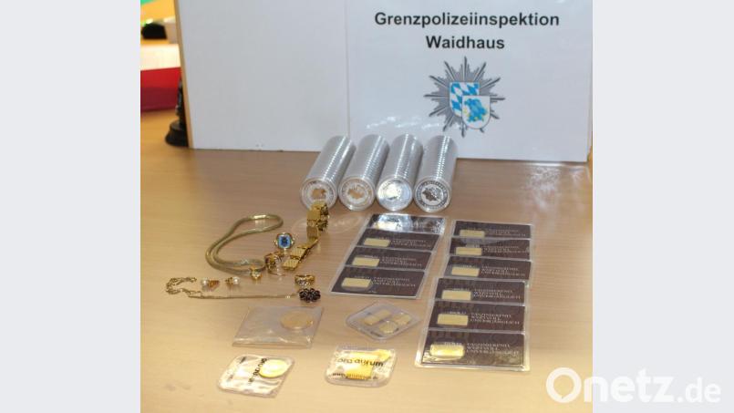 Die Beamten der Grenzpolizei in Waidhaus stellten die Beute sicher. Bild: Grenzpolizeiinspektion Waidhaus