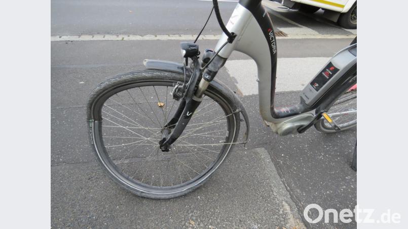 Ein verbeultes Pedelec war das Ergebnis eines Unfalls in Rosenberg im Oktober 2018. Dabei wurde eine Person verletzt. Bild: Polizei
