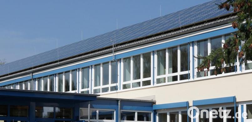 Ein „Glücksgriff“ für die Gemeinde war die 2005 installierte Photovoltaikanlage auf dem Schuldach.6644 Euro Gewinn gab es im Jahr 2017. Bild: weu