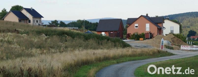 Damit es zu keinen Verzögerungen kommt, wurde Bürgermeister Graßl vom Gemeinderat beauftragt, Kaufverträge für das Baugebiet „Horneckfeld Bauabschnitt II“ abzuschließen. Bild: weu
