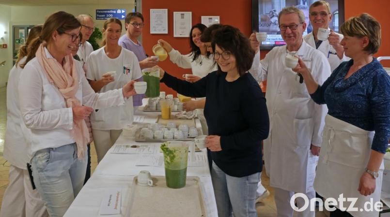 Bei den Obst- und Gemüse-Smoothies griffen nicht nur Besucher, sondern auch das Personal gerne zu. Bild: tr