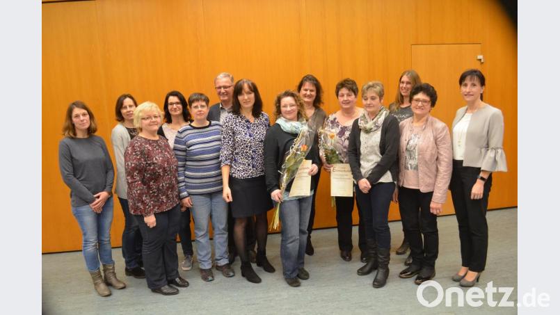 Vorsitzende der FU bleibt Anita Härtl (Siebte von links). Zudem wurden langjährige Mitglieder geehrt. Bild: fz