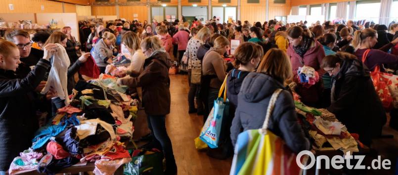 Großandrang beim Frühjahrsbasar in der Mehrzweckhalle. Bild: le