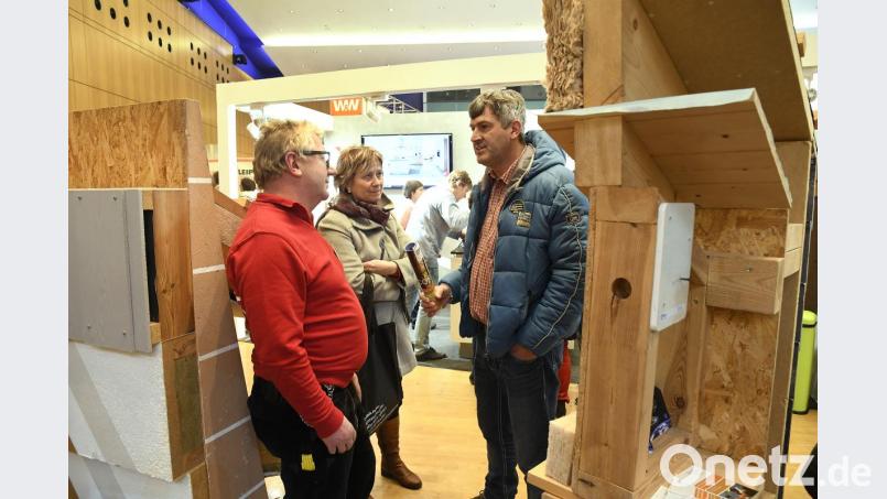 Die Baumesse ist der perfekte Ort, um Fachgespräche zu führen. Bild: Petra Hartl