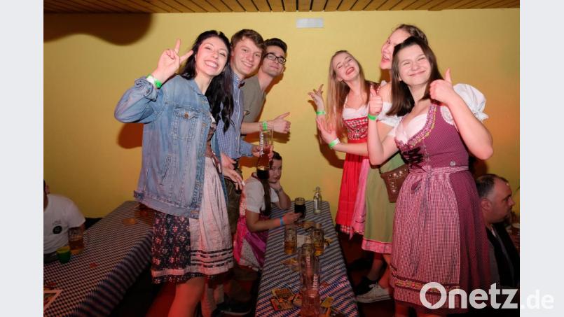 Besonders die Frauen eroberten mit viel Temperament und Charme das Speinsharter Gemeindezentrum Bild: do