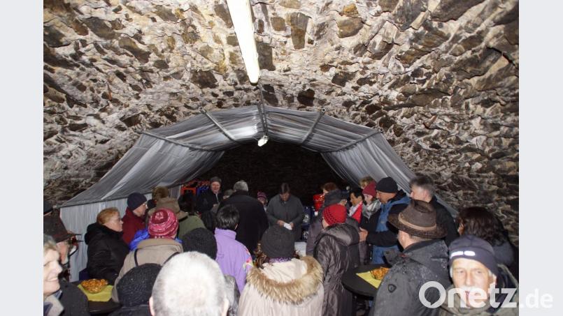 Dichtes Gedränge gab es beim Zwischenstopp im Bierkeller zum Kommunbierprobe. Bild: mmj