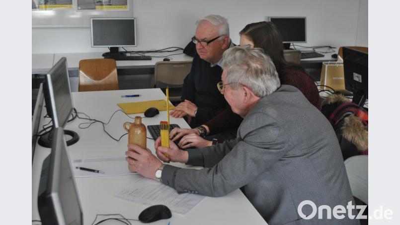 Zu der Erfassung eines Objekts gehören neben einem Foto und den generellen Informationen auch die genauen Maße. So ist auf den ersten Blick ersichtlich, wie viel Platz ein Exponat in einer geplanten Ausstellung braucht, ohne es extra in die Hand nehmen zu müssen. Bild: hba