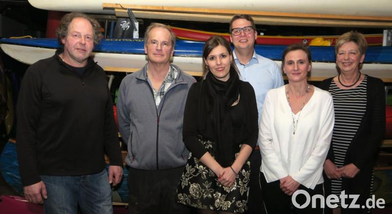 Martin Glaab, Gerd Eichinger, Petra Beer, Georg Beer, Lisa Zeh und Gabi Beer bilden den neuen Vorstand des Kanu-Clubs Schwandorf. Bild: Hirsch