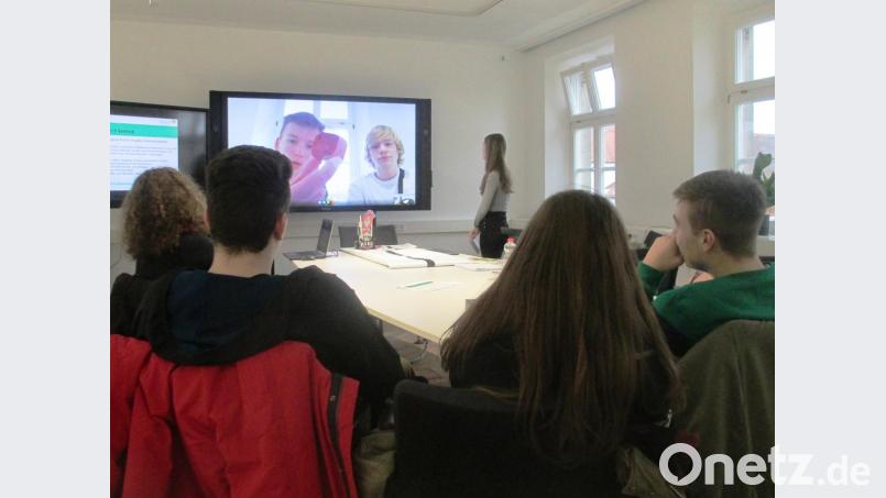 Im Nabburger Bayern-Lab bekamen die Schüler Einblick in innovative Arbeitswelten. Bild: exb