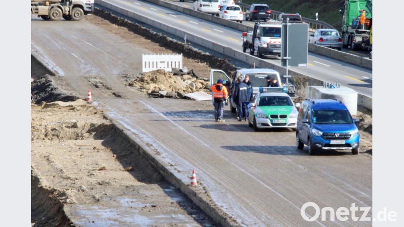 Auf der Baustelle der A3 bei Barbing wurde am Montag erneut eine 225 Kilogramm schwere Fliegerbombe gefunden. Ein Sprengkommando entschärfte sie vor Ort. Bild: Alexander Auer
