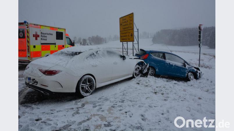 Beide Fahrzeuge wurden bei dem Unfall erheblich beschädigt. Es gab einen Leichtverletzten. Bild: jr