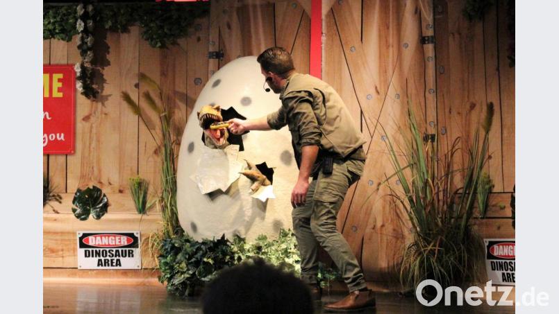 Donuts? Das frisch schlüpfende Tier spuckt es wieder aus. Raptors lieben Fleisch. Bild: Dagmar Williamson, dwi