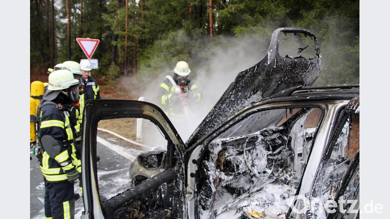 Löscharbeiten der Feuerwehr Parkstein. Bild: jma