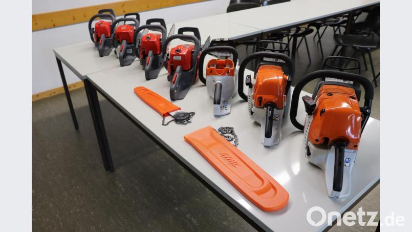 Die sieben gestohlenen Motorsägen. Bild: Polizei