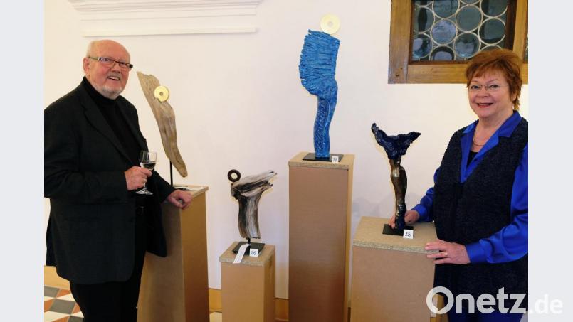 Der Abenteuergeist lässt das Künstlerpaar Bärbel und Horst Kießling aus Marktredwitz viel reisen. Mit großer Wahrnehmungskraft entdecken sie dabei an den Küsten Islands Schwemmholz, aus dem prachtvolle Engelsskulpturen entstanden Bild: do