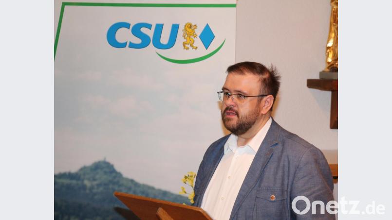 CSU-Ortsvorsitzender Hans Walter sucht den Kontakt zu den Bürgern der Gemeinde Kastl. Bild: rpp