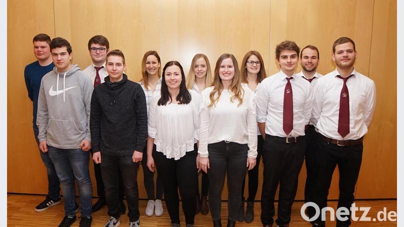 Sie geben in der KLJB Dürnsricht-Wolfring den Takt vor: (von links) Simon Scheuerer, Bastian Ebenhöch, Martin Tröppl, Fabian Rockinger, Lena Kirchberger, Sophie Kemptner, Antonia Bauer, Julia Weidner, Carina Kneißl, Jonas Strunk, Julian Kemptner und Sebastian Kirchberger. Bild: nib