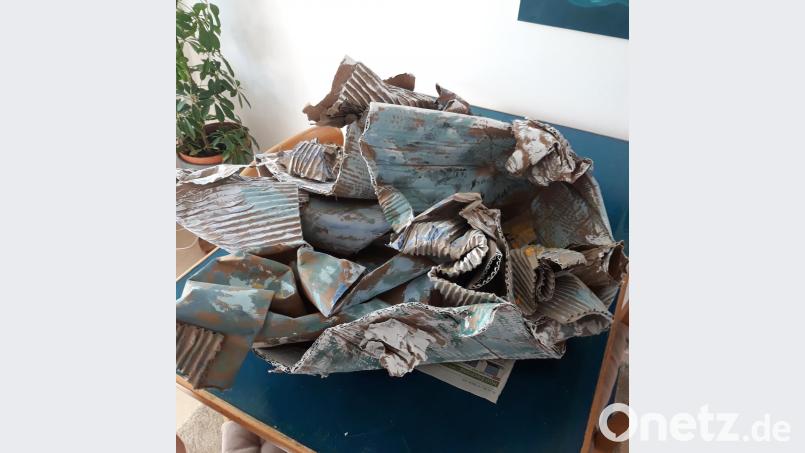Skulptur aus Wellpappe von Susanne Kempf (2018). Bild: Kempf
