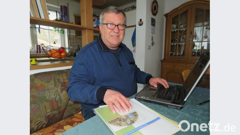 Sprudelt bei Werner Robl die Fantasie, ist er nicht mehr zu bremsen. Dann klappern die Tasten des Laptops nur so und flugs sind in einer halben Stunde vier Romanseiten fertig. Bild: ubb
