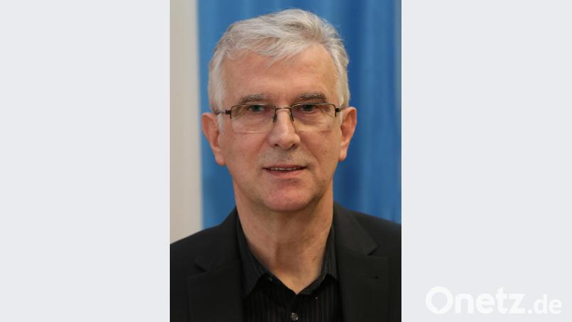 Günther Pronath, Der stellvertretende Geschäftsführer des Jobcenters Schwandorf, stellte dem Kreistag die aktuellen Entwicklungen vor. Bild: Hösamer