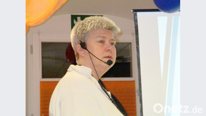 Birgit Zwicknagel vom Verein Computermäuse referierte im Kindergarten Regenbogen über Medien in Kinderhänden. Bild: njn