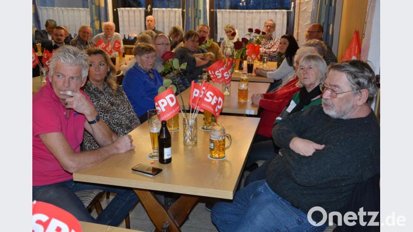 Rund 40 Zuhörer waren ins Vereinsheim des ATS Mitterteich gekommen. Eingeladen hatte der SPD-Ortsverein Mitterteich gemeinsam mit dem Kreisverband. Bild: jr