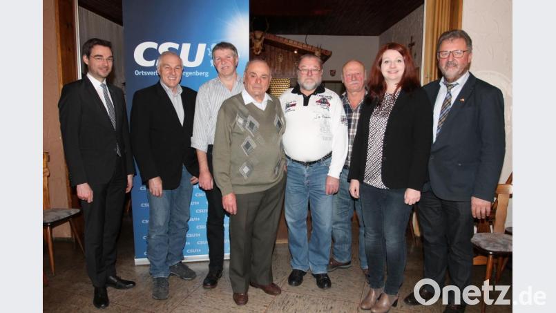 Hermann Pflaum (Vierter von links) ist seit 50 Jahren CSU-Mitglied. Bild: pi