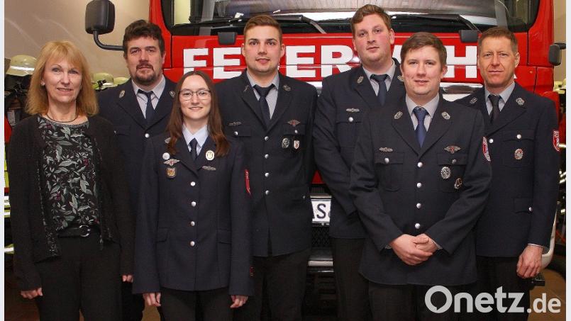 Die neue Vereinsführung der Feuerwehr Schwend mit (von links) Bürgermeisterin Brigitte Bachmann, Alexander Schötz, Cornelia Wedel, Dominik Feigl, Michael Melzer, Björn Schötz und Franz Kormann. Bild: sis