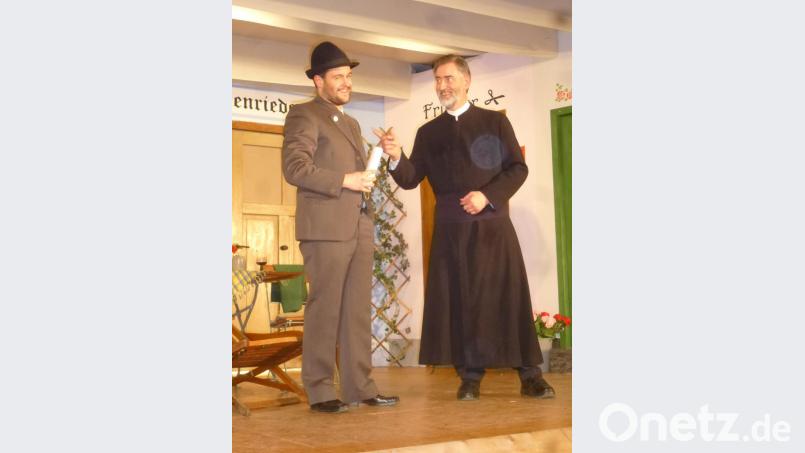 Pfarrer Unruh (Franz Süß, rechts) und &quot;Gast&quot; Karl-Gustav Wecker im Zwiegespräch. Bild: mad