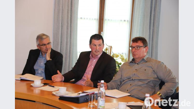 Martin Schwandner, Bürgermeister von Trausnitz, zum Thema „Strabs“: „Nach den geplanten Änderungen müsste unsere Kommune jährlich 10 000 Euro ansparen, um in 25 Jahren eine Straßenbaumaßnahme realisieren zu können.“ Bild: Thomas Dobler