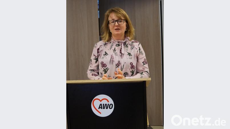 Kreisgeschäftsführerin Daniela Friedrich war zu Besuch bei der Jahreshauptversammlung der AWO und zeigte sich beeindruckt von der großen Palette an Veranstaltungen sowie von der Jugend- und Seniorenarbeit des Oberviechtacher Ortsverbandes. Bild: weu