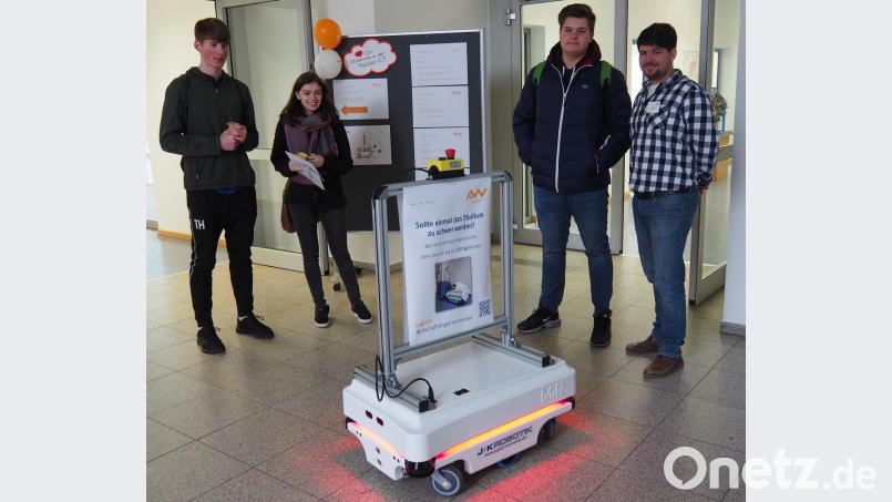Der Roboter-Transpoerter sieht jedes Hindernis. Bild: Bühner