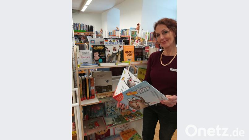 Die Stadtbibliothek Sulzbach-Rosenberg mit ihrer Leiterin Luise Eckert beteiligt sich an der internationalen Woche gegen Rassismus. Bild: Ulrike Zimmermann