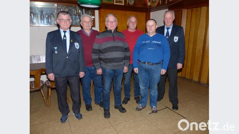 Die KSK Neudorf ehrt seine Mitglieder (von links): Hans Meierhöfer, Alfons Post sen., Anton Lorenz, Uli Schirmer, Georg Meißner und Josef Argauer. Bild: hme