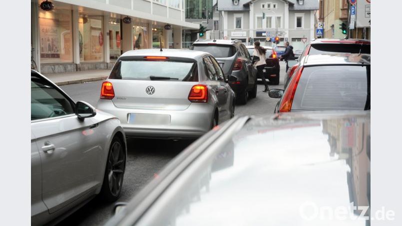 Das wird auf Widerstand stoßen: Die Parkstreiden in der Sedanstraße werden bei der Neuaufteilung der Verkehrsflächen wohl aufgelöst. Bild: Gabi Schönberger