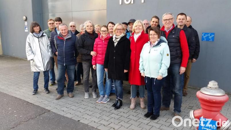 Der CSU-Ortsverband Karmensölden vor der Justizvollzugsanstalt. Die Gruppe um den Vorsitzenden Norbert Wasner (Dritter von rechts) hatte Gelegenheit, hinter die Kulissen zu schauen. Bild: exb