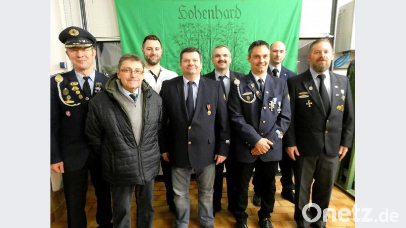 Wahlen bei der SRK Hohenhard. Im Bild von links: Erster Vorsitzender Anton Hauptmann, Zweiter Bürgermeister Karl Busch, Vertrauensmann Thomas Panzer, Beisitzer Herbert Löwenhag, Schriftführer Thomas Schimmel, Zweiter Vorsitzender Bernd Schraml, Kassier Robert Rebhan, Reservistenbetreuer Thomas Bauriedl. Bild: wro