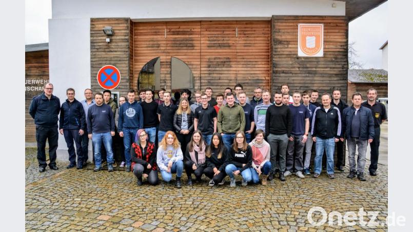 Viele Teilnehmer waren beim Funklehrgang der FFW Ehenfeld, den Kreisbrandmeister Roland Kolbeck mit seinem Ausbilder-Team durchgeführte. Bild: fdl