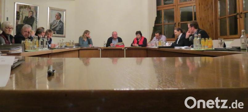 Der Stadtrat Oberviechtach (Bild) dürfte wachsen: Die aktuellen Einwohnerzahlen zugrunde gelegt, werden bei der nächsten Kommunalwahl 20 statt bisher 16 Räte gewählt. Bild: Köppl, Georg