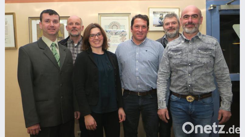 Infos von kompetenter Seite gab es bei der Versammlung der Oberpfälzer Teichwirte. Es referierten Jan Masilko, Thomas Ring, Lena Bächer, Klaus Bächer, Alexander Schiener und Peter Ertl (von links) .	Bild: Hirsch Bild: Hirsch