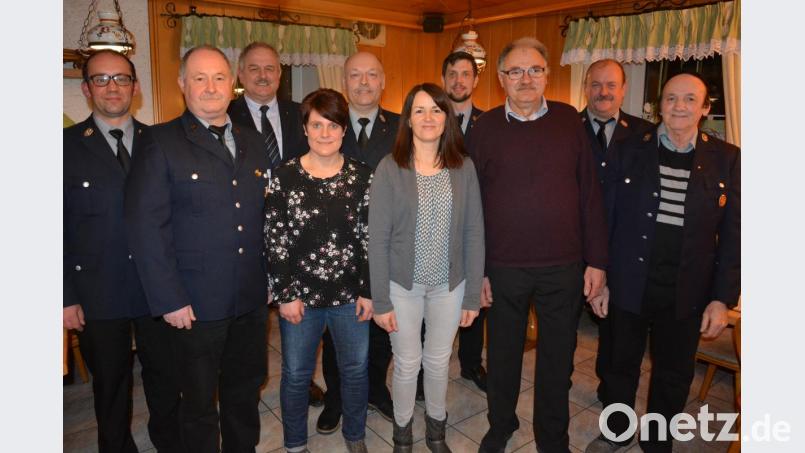 Jahrzehntelange Mitglieder würdigte die Feuerwehr Großensees. Im Bild (von links) Kommandant Thomas Lindner, Hubert Männer, Bürgermeister Johann Burger, Andrea Gmeiner, Joachim Reinsch, Anja Haberkorn, Vorsitzender Matthias Härtl, Ludwig Haberkorn, Leonhard Riedl und Anton Ernstberger. Bild: jr