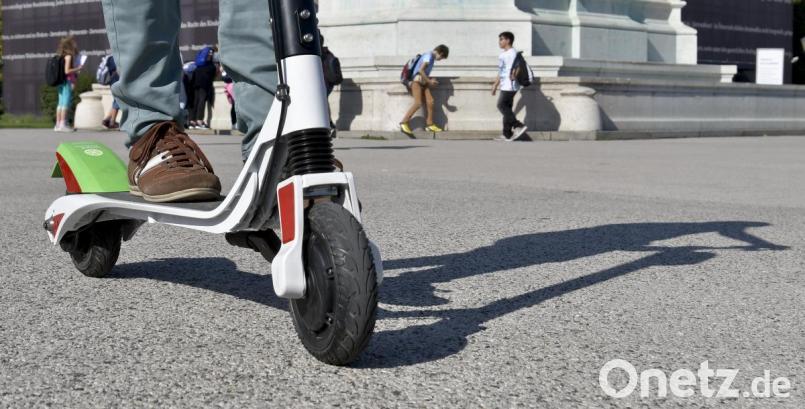 In Wien werden E-Scooter rechtlich wie Fahrräder behandelt. In Deutschland steht die Regelung noch aus. Sie soll im Frühsommer kommen. Bild: Herbert Neubauer/APA/dpa
