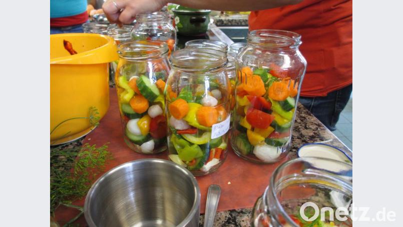 Vorratshaltung: Hauswirtschafterin Loni Brunner aus Schwandorf weiß, wie man Lebensmittel haltbar macht. Bild: KuBZ Waldsassen