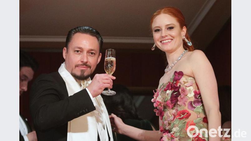 Model Barbara Meier und ihr Verlobter, Unternehmer Klemens Hallmann, auf dem Wiener Opernball. Bild: Georg Hochmuth